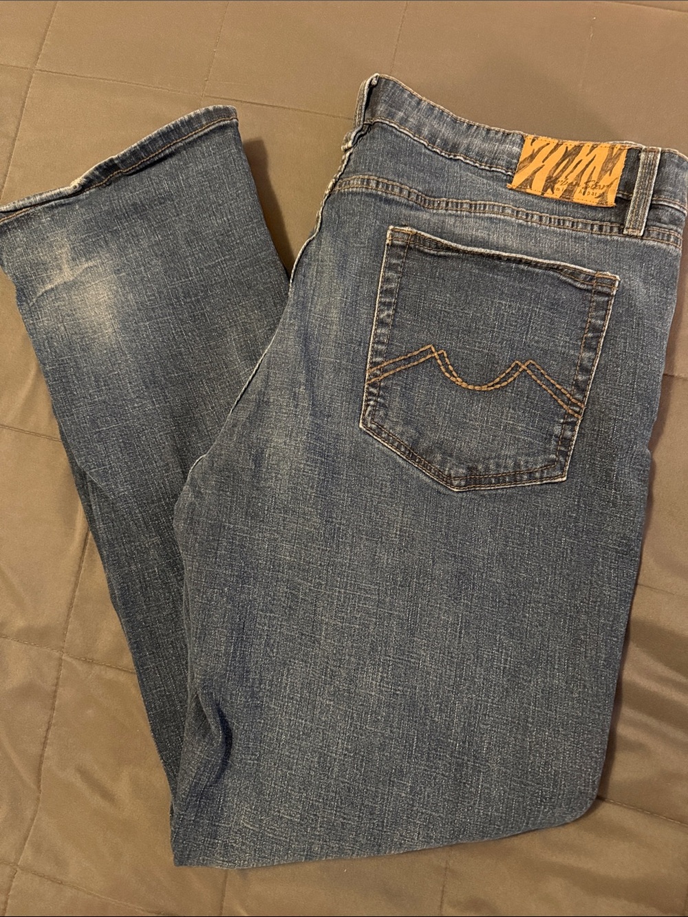 Urban Star Men's Relaxed Fit Jeans in Medium Blue